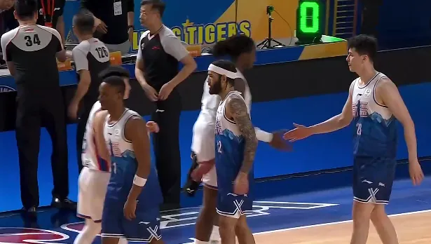 世界杯手机版下载-CBA常规赛：齐麟25分&amp;amp;林庭谦22分，新疆106-101战胜天津